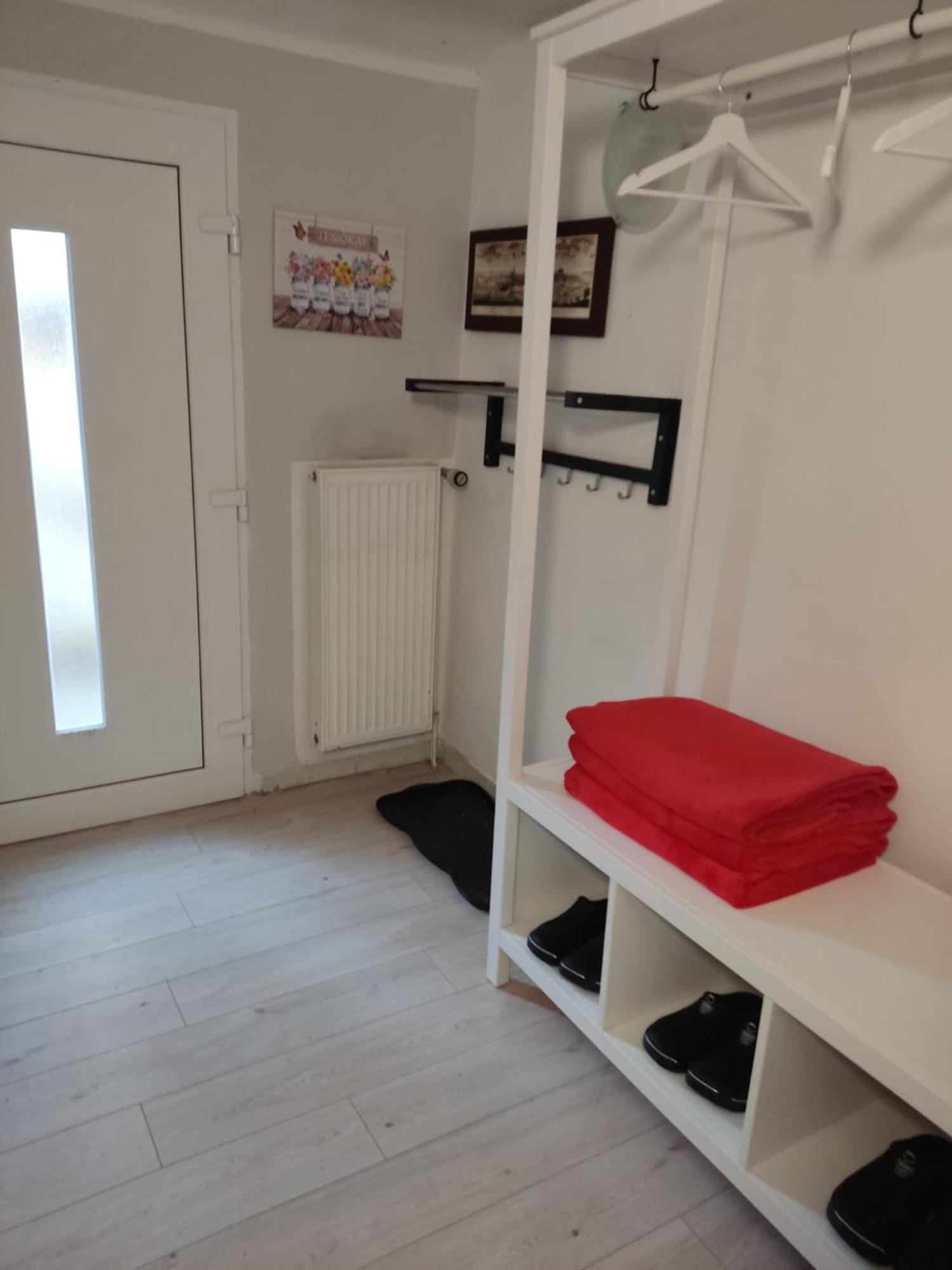 Ferienwohnung Mit Separatem Eingang Und Parkplatz, Ideal Fuer Handwerker Und Geschaeftsreisende Dorf Mecklenburg Exterior foto